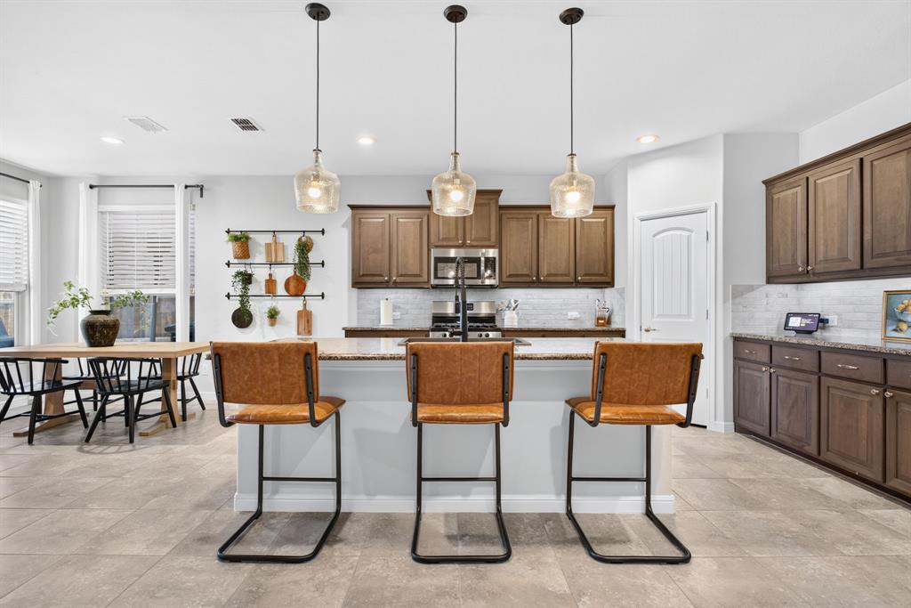 1121 Lakin Road