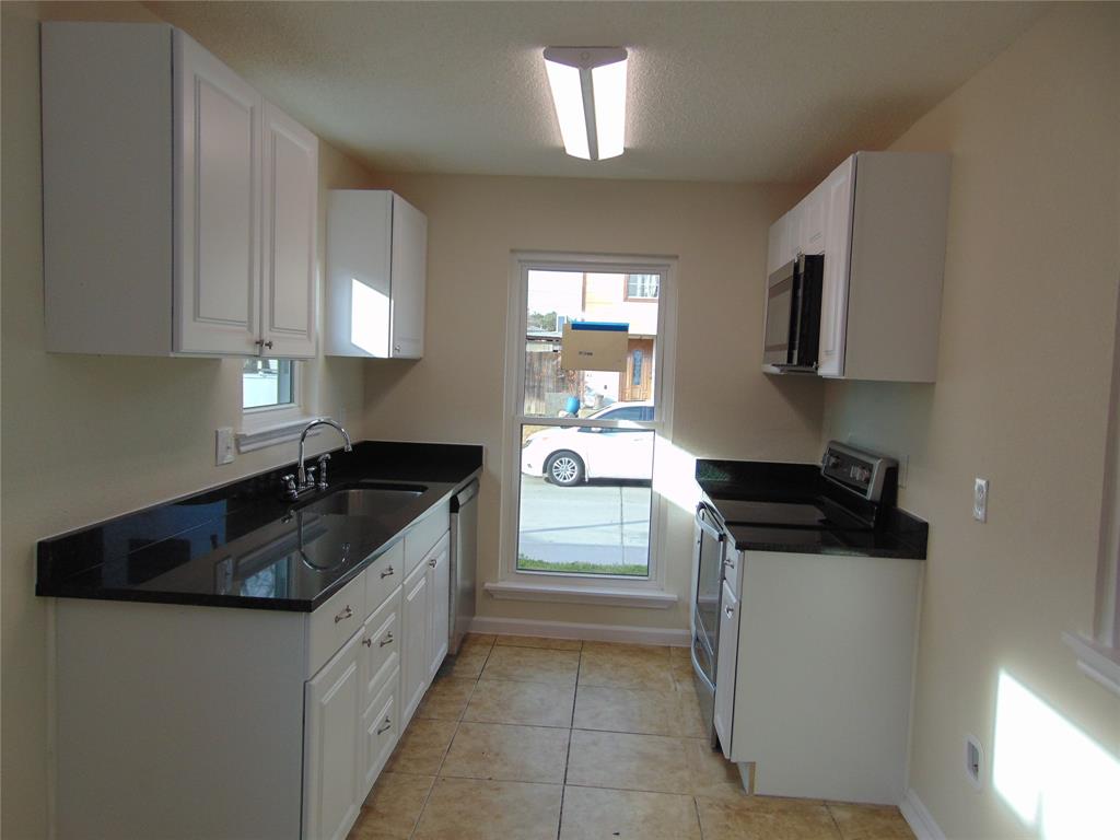 Williamsburg Square - Residential