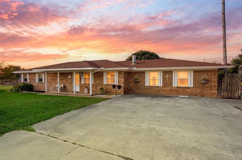 Photo of 1255 County Road 260, Gainesville, TX 76240 (MLS # 21393781)