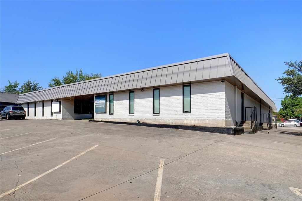 Photo of 401 W Centerville Road #1, Garland, TX 75041 (MLS # 20920738)