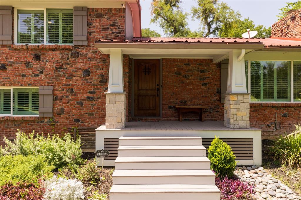 211 Crest Ridge Circle