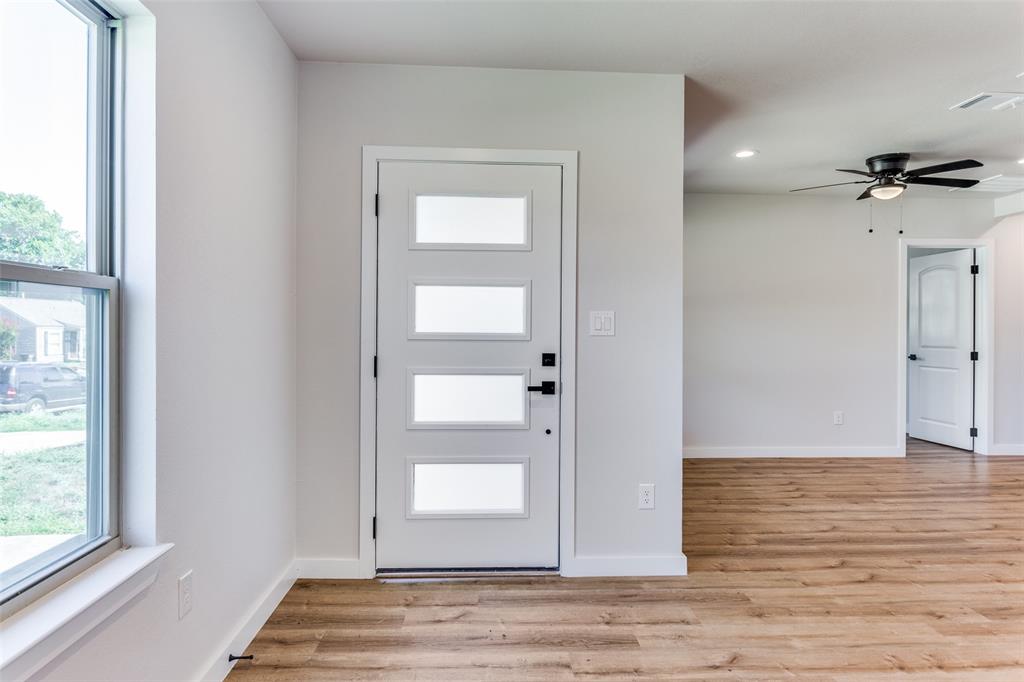 1104 E Mulkey Street