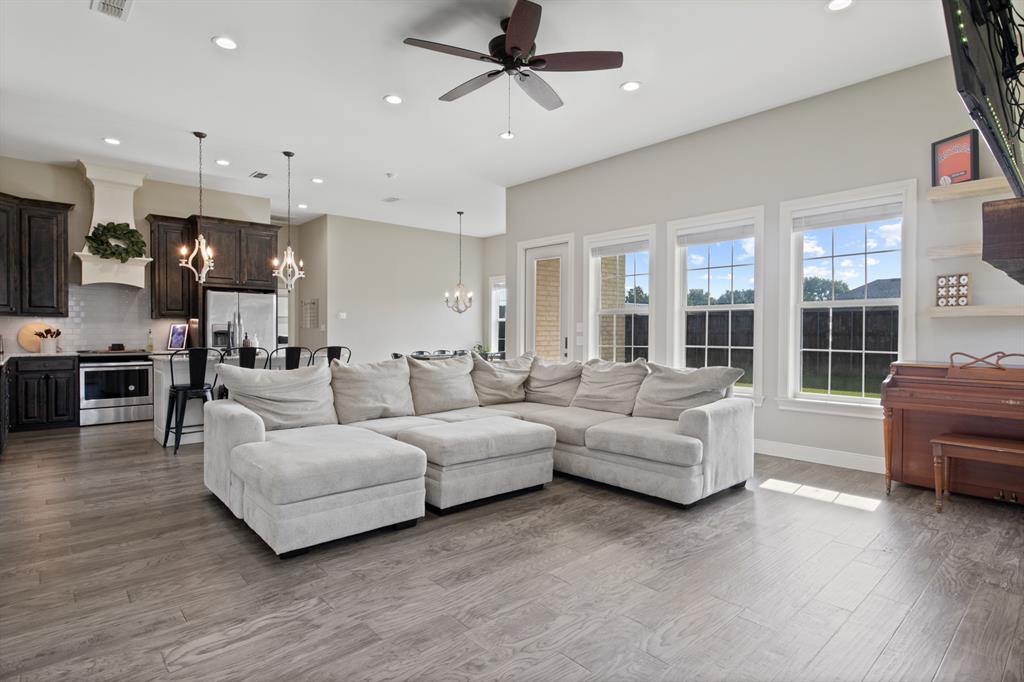 2700 Stone Hedge