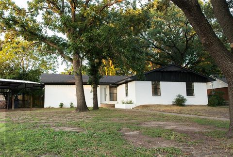 Photo of 805 Lynn Court, Ennis, TX 75119 (MLS # 21330550)