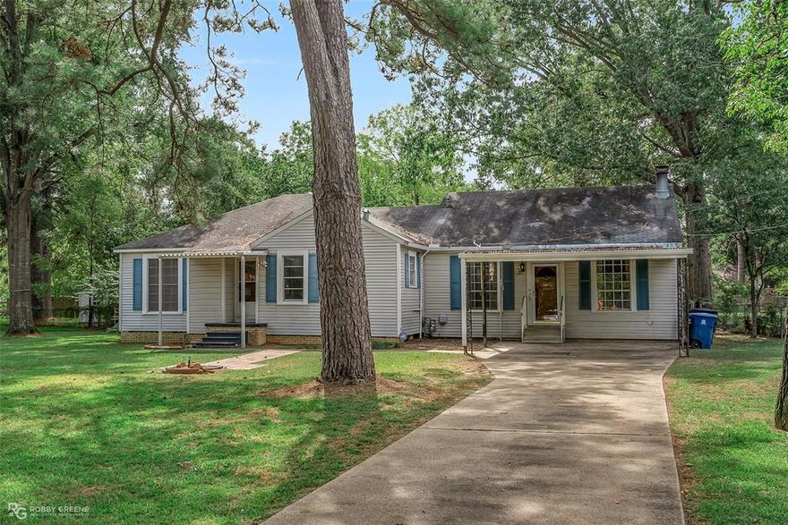 One owner home with over 2300 square feet. Two bedrooms, one and a half bathrooms, large open eat in kitchen, beautiful hardwood floors in the living room, plenty of cabinets for storage in the kitchen, large lot .78 of an acre, plenty of mature trees for shade and so much more! Close to shopping, dining, doctors offices, major highways and so much more! Not in a flood zone! Call your favorite realtor for a showing today!