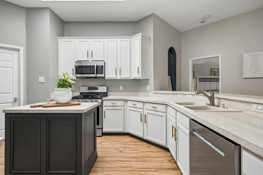 6509 Lake Forest Lane