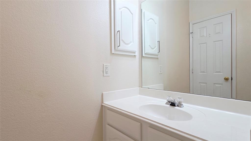 Meadows Of Roanoke Ph II - Residential Lease