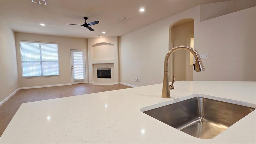 Meadows Of Roanoke Ph II - Residential Lease