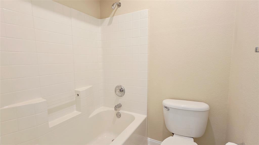 Meadows Of Roanoke Ph II - Residential Lease