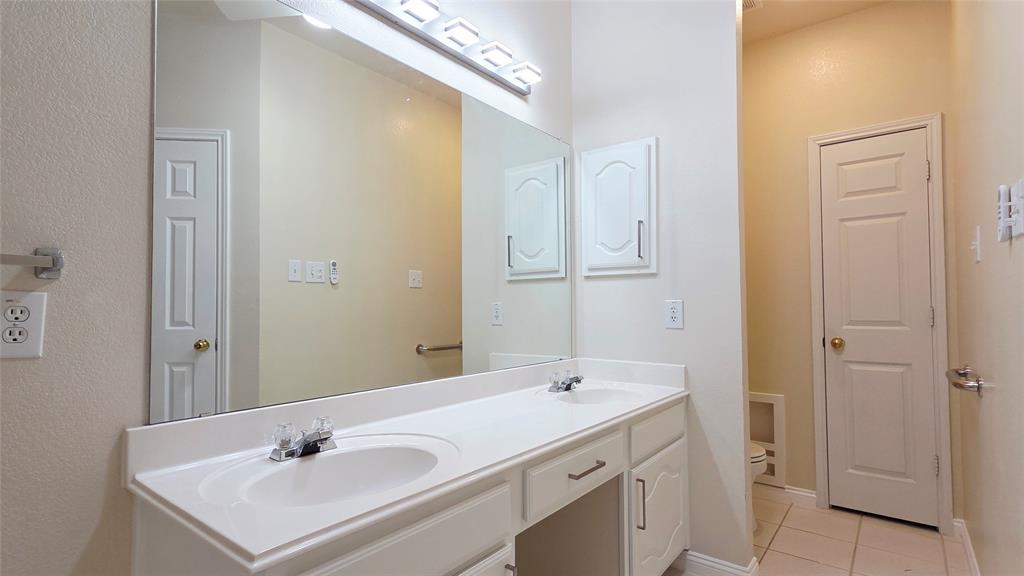 Meadows Of Roanoke Ph II - Residential Lease