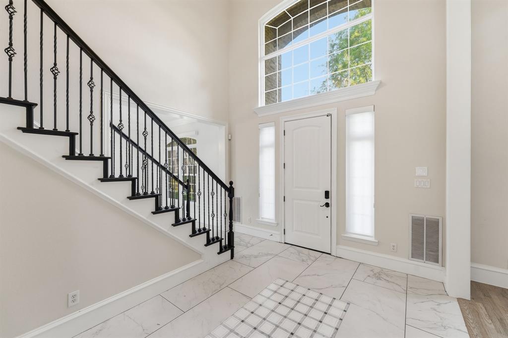 2533 Green Oak Drive