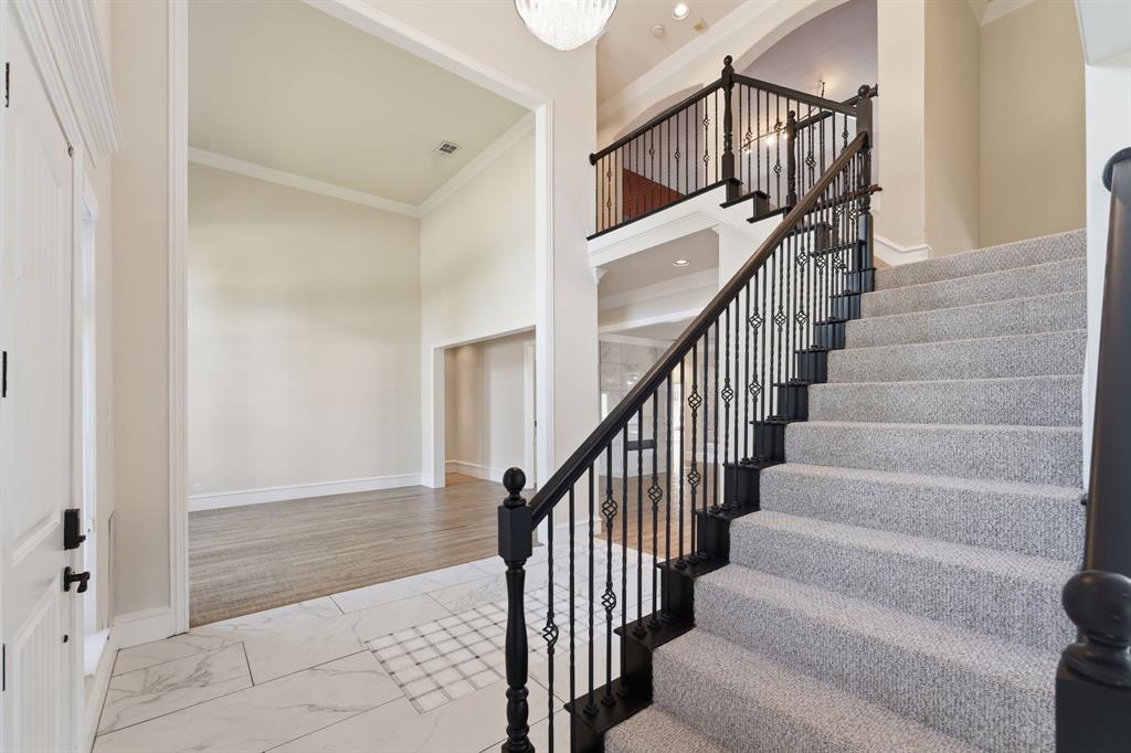 2533 Green Oak Drive
