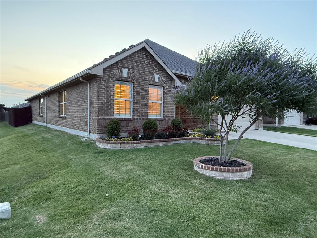 4845 Lazy Oaks Street