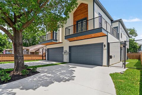 Photo of 2220 Bombay Avenue, Dallas, TX 75235 (MLS # 21286122)