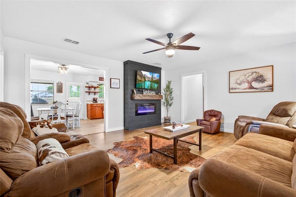 703 S COLLEGE ST, CELESTE, TX 75423 - Image a2a3604e575dd3485d577cc6081ec35d/3685259413