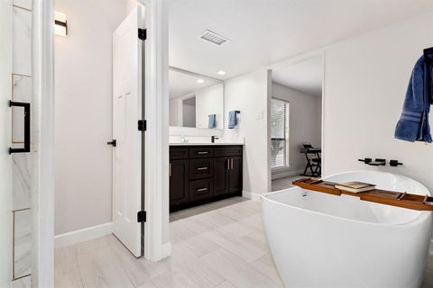 Photo of 2101 Park Willow Lane #C, Arlington, TX 76011 (MLS # 21254980)