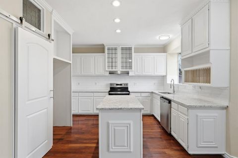 Tiny photo for 6204 Kingswood Drive, Arlington, TX 76001 (MLS # 21200187)