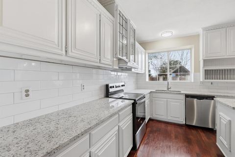 Tiny photo for 6204 Kingswood Drive, Arlington, TX 76001 (MLS # 21200187)