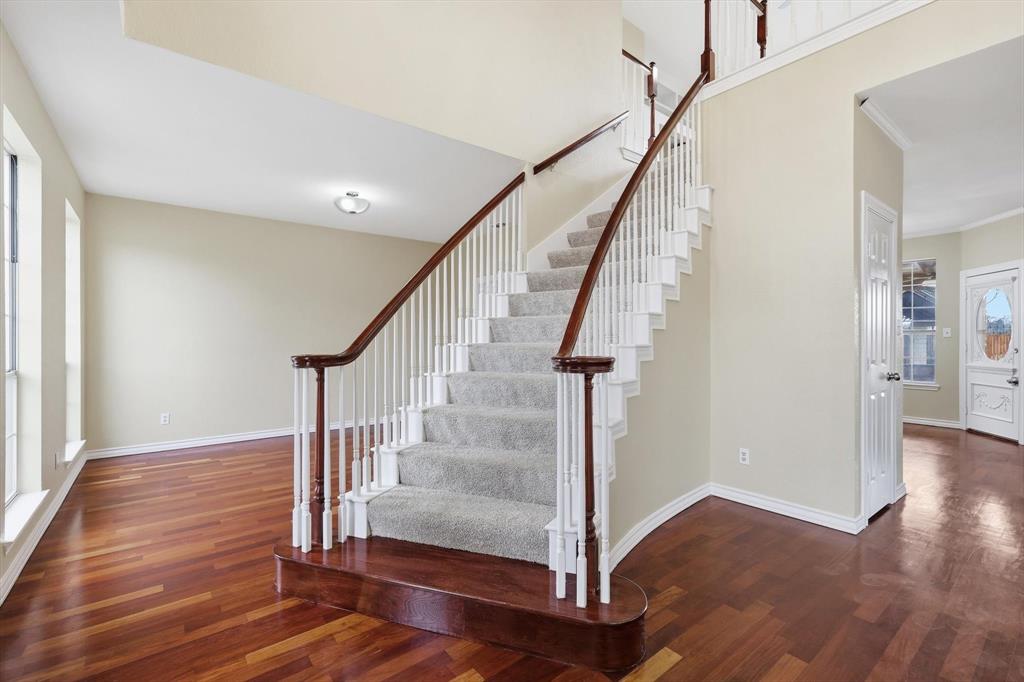 6204 Kingswood Drive