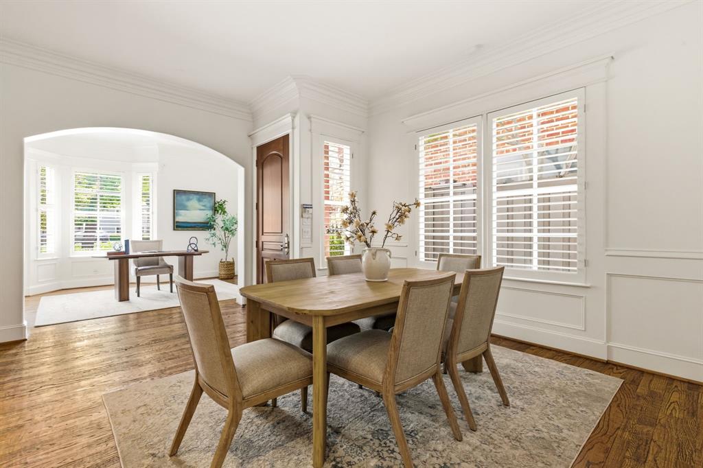 4318 University Boulevard