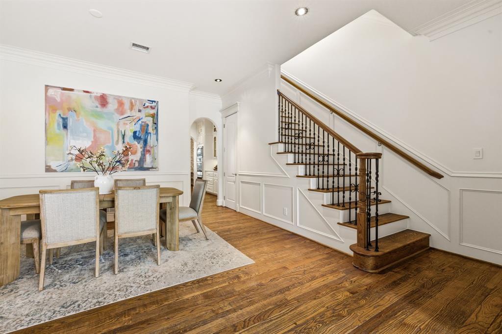 4318 University Boulevard