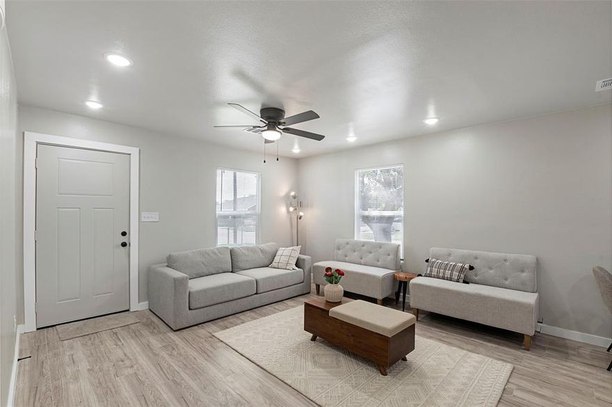 OPEN HOUSE this Sunday 2:30-4pm. Beautifully remodeled 4 bedroom, 2 full bath home minutes from downtown Dallas and highways! This cozy and charming home features updates throughout, a good-sized backyard perfect for relaxing or entertaining. New windows, new electrical, new flooring, new roof and much more. This corner lot has a good location and inviting atmosphere, this is a fantastic opportunity for a first-time buyer or anyone looking for a move-in-ready home. There is backyard space and plenty of parking. Don’t miss out—schedule a tour today! 

***Esta casa esta remodelada y lista para mudarse. Es de 4 recamaras, 2b completos. Venga a verla hoy y bienvenido a casa.