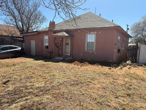 Photo of 316 E Broadway Street, Brownfield, TX 79316 (MLS # 21215605)