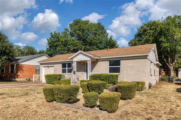 1017 E SPURGEON ST, FORT WORTH, TX 76115 - Image a2bc8b1e2c18f6e50598a3af14bcdb87/2775331863