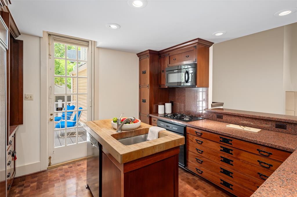 Oak Lawn Place - Residential