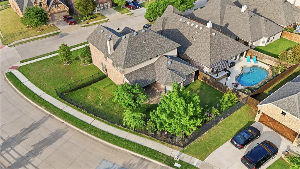 4500 Lakeside Hollow Street