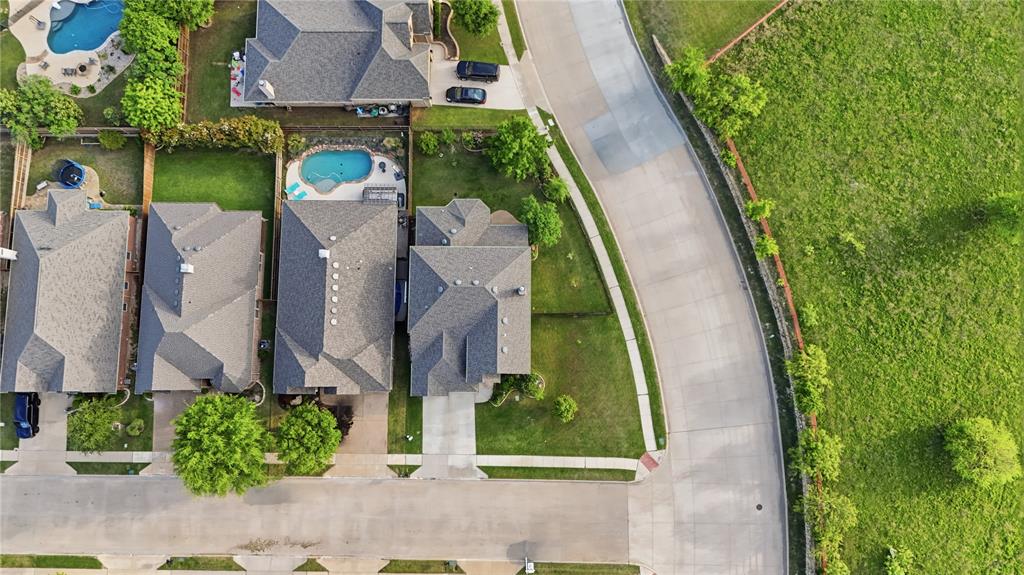 4500 Lakeside Hollow Street