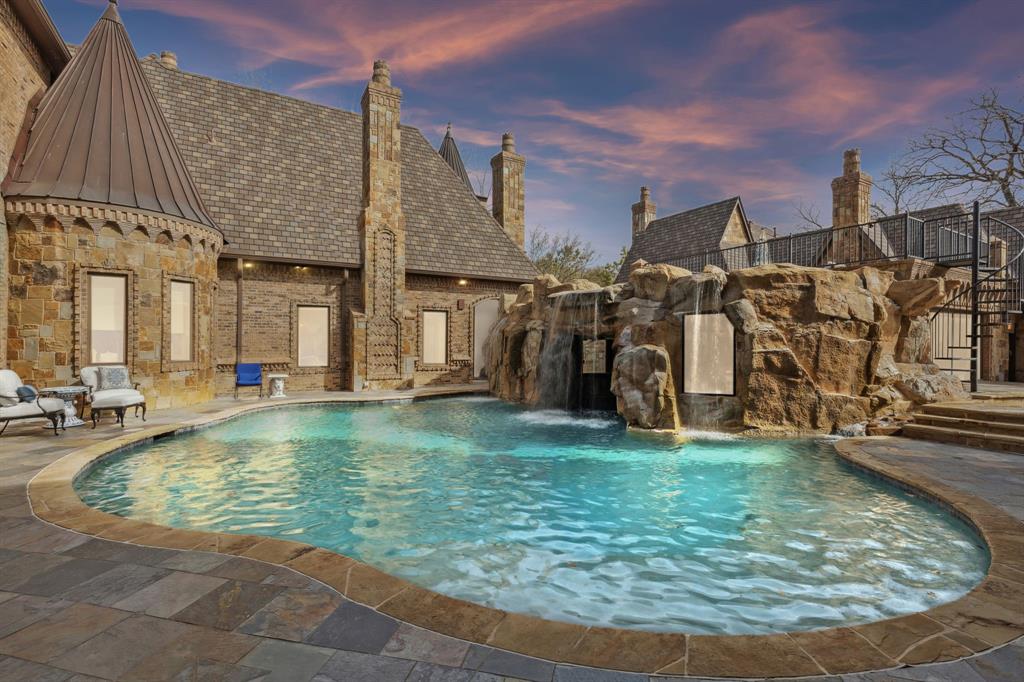 La Mirada - Residential