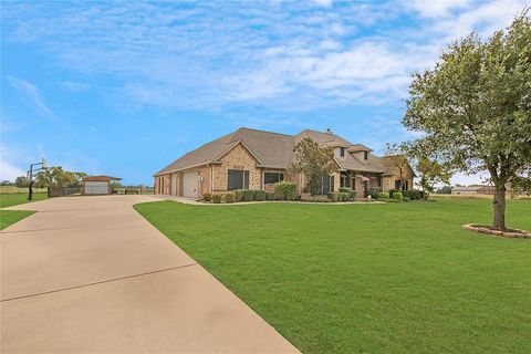 Photo of 1354 Shadow Lakes Dr, Wills Point, TX 75169 (MLS # 21195194)
