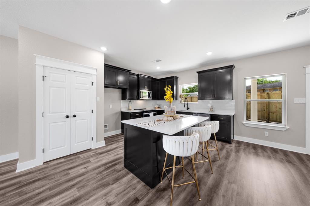 Jimmy Wags Add - Residential