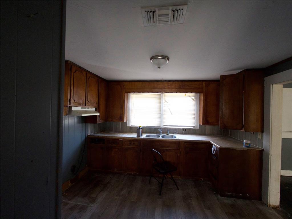 2215 W 18TH Street