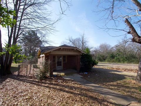 2215 W 18TH Street Texarkana TX 75501