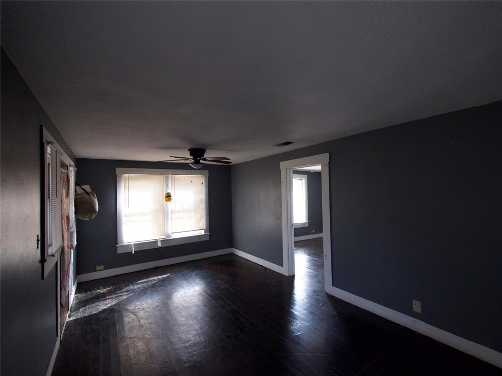 2215 W 18TH Street
