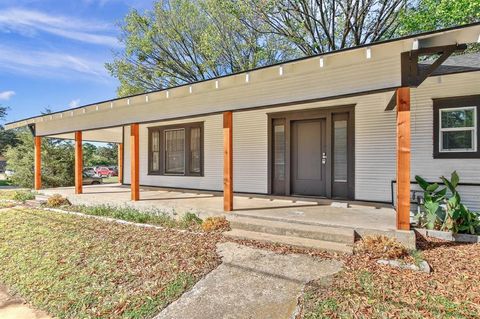 Photo of 1115 S Rusk Avenue, Denison, TX 75020 (MLS # 21052507)