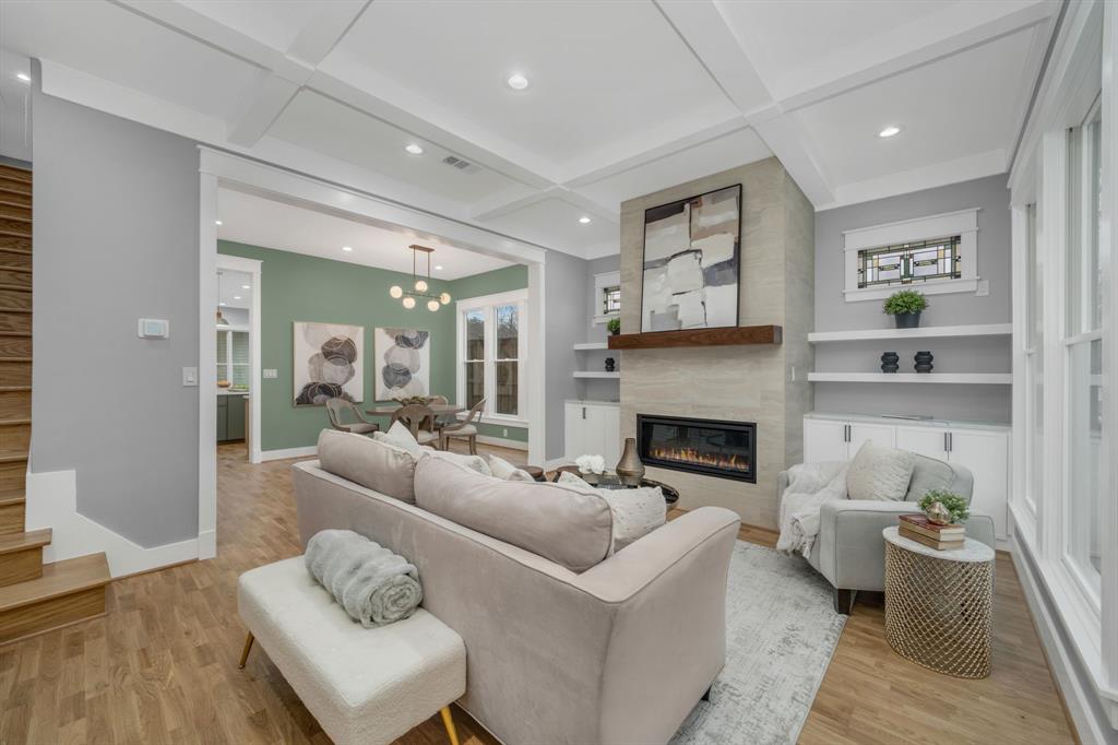 6045-6047 Velasco Avenue