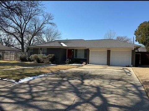 Photo of 9933 Mixon Drive, Dallas, TX 75220 (MLS # 21178631)