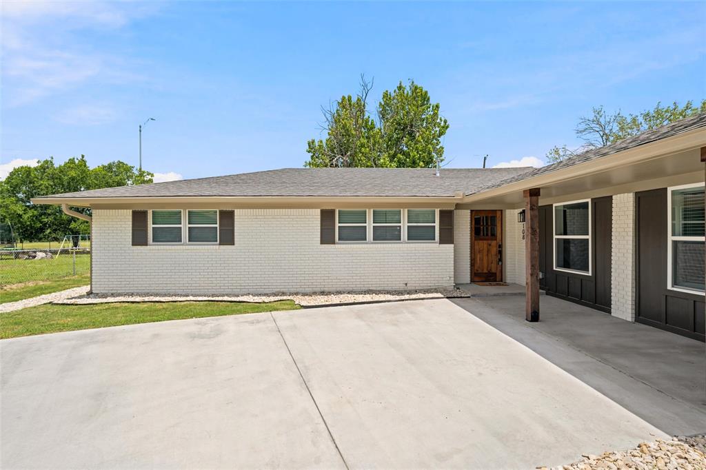 Photo of 108 E San Benito Drive, Waco, TX 76706 (MLS # 21305847)