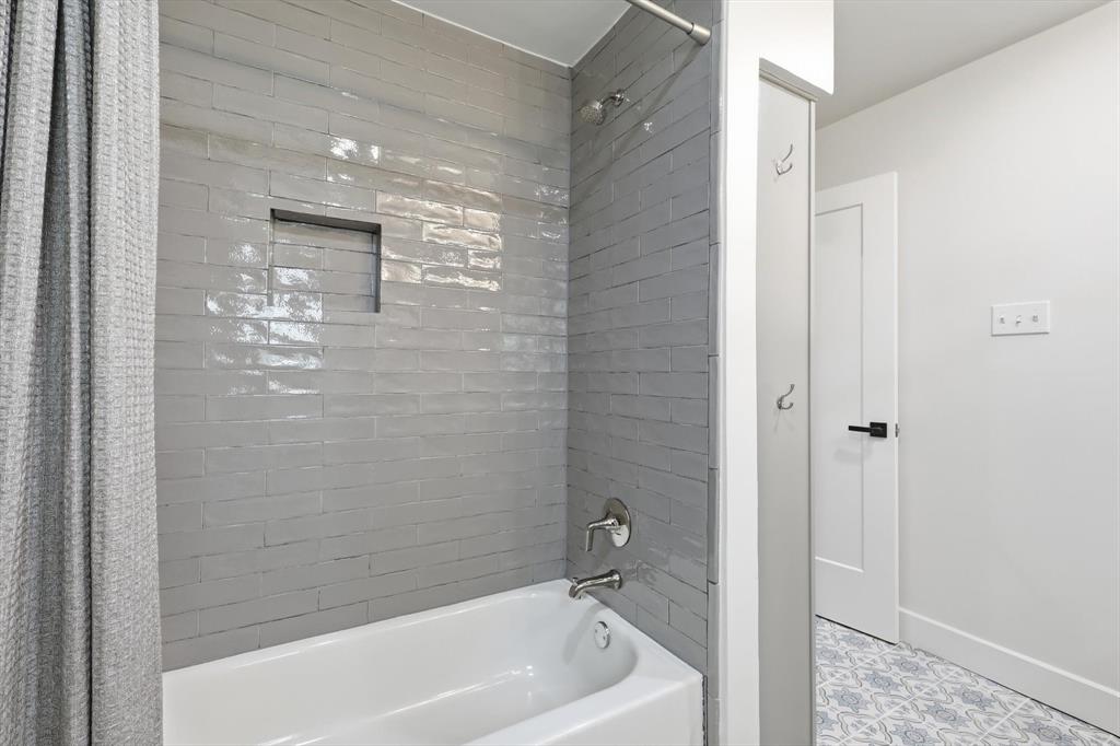 White Rock North 14th Instl - Residential