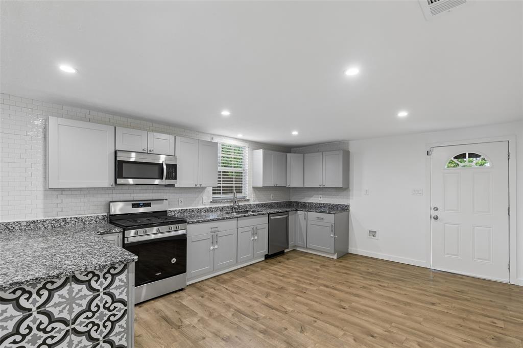 Cloverdale 02 - Residential
