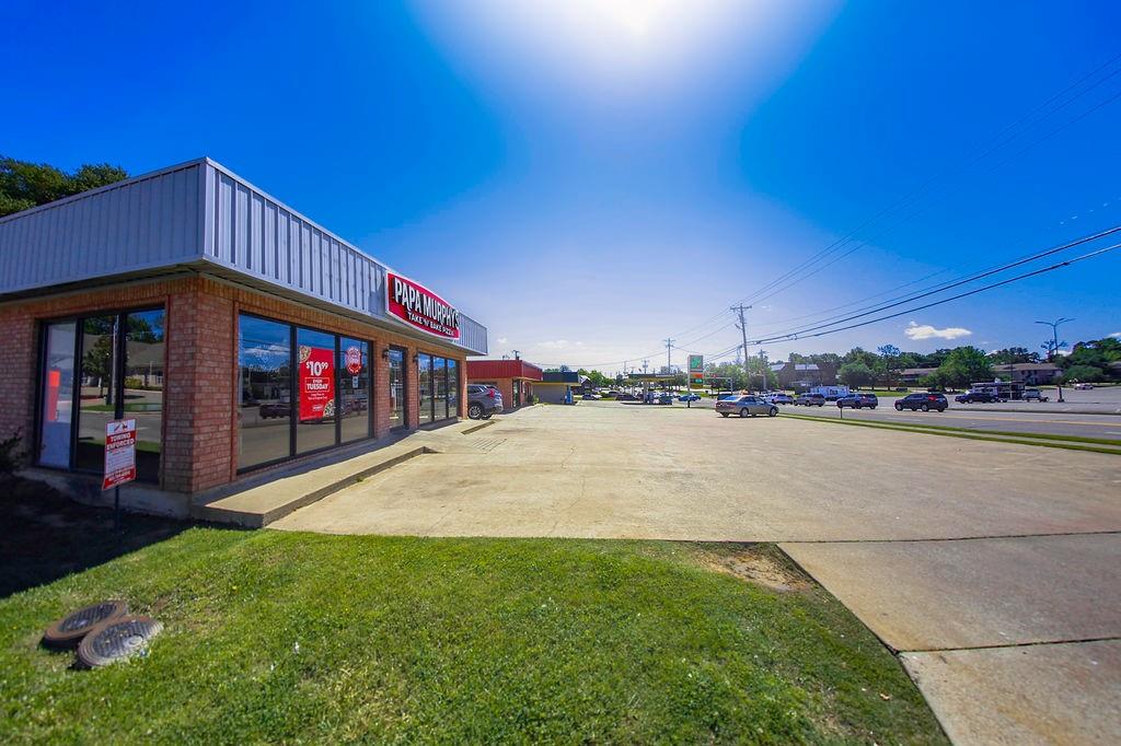 2705 Lamar Avenue