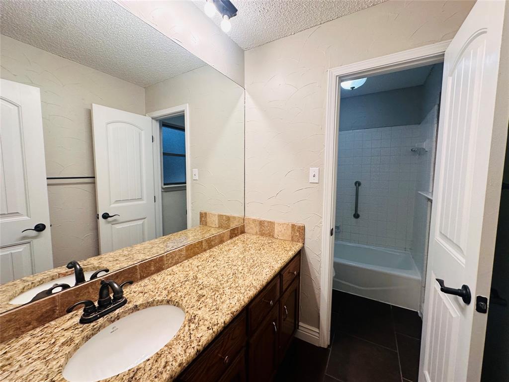 Mansfield, Texas 76063, United States, 3 Bedrooms Bedrooms, ,2 BathroomsBathrooms,Residential,Pending,132363