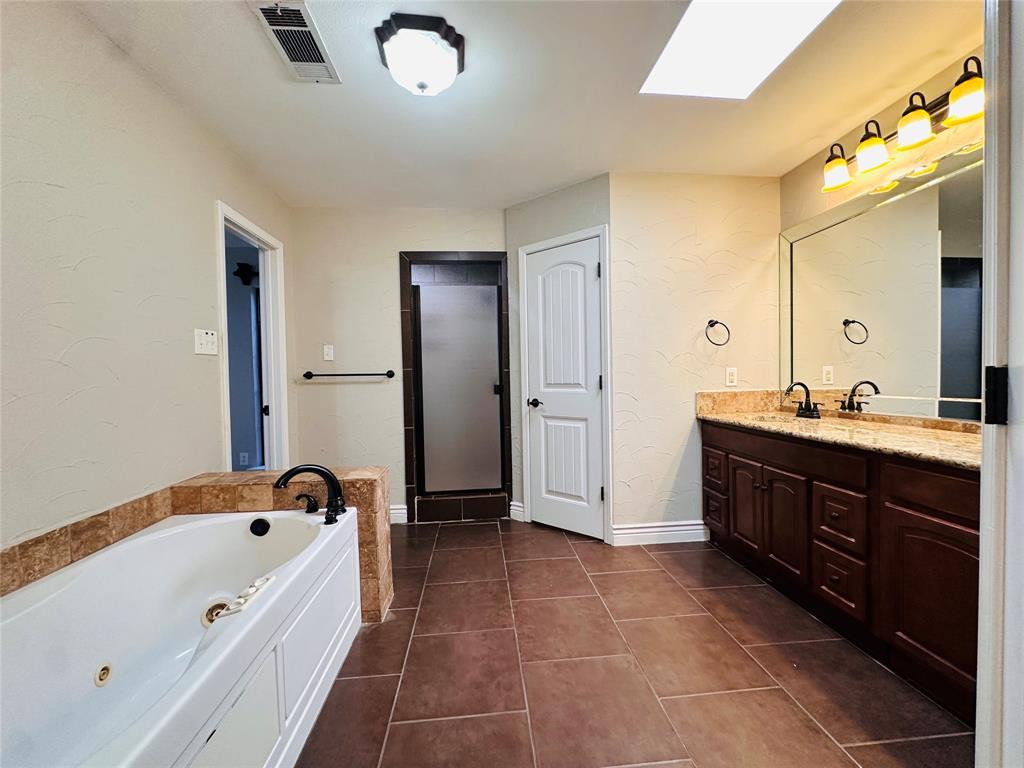 Mansfield, Texas 76063, United States, 3 Bedrooms Bedrooms, ,2 BathroomsBathrooms,Residential,Pending,132363