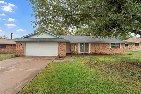 238 Royal Drive Mart TX 76661