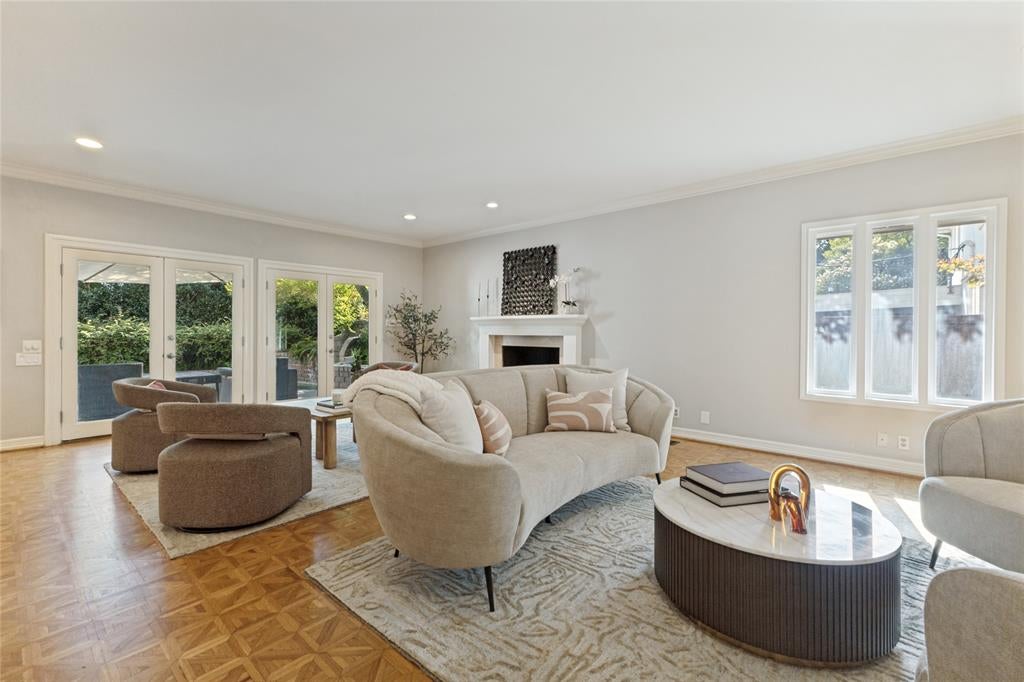 4303 University Boulevard