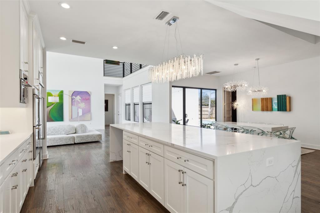 Royal Crest - Residential