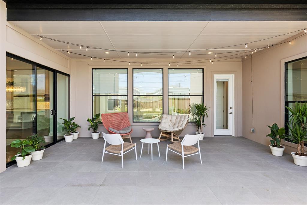 Royal Crest - Residential